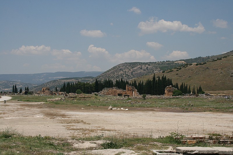 Importante citt ellenistico-romana della Frigia, Hierapolis dominava la valle del fiume Lykos, 
