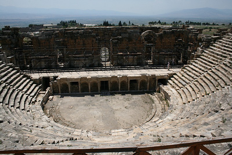 la porta di Frontino, due grandi ninfei pubblici, e il grandioso teatro. 