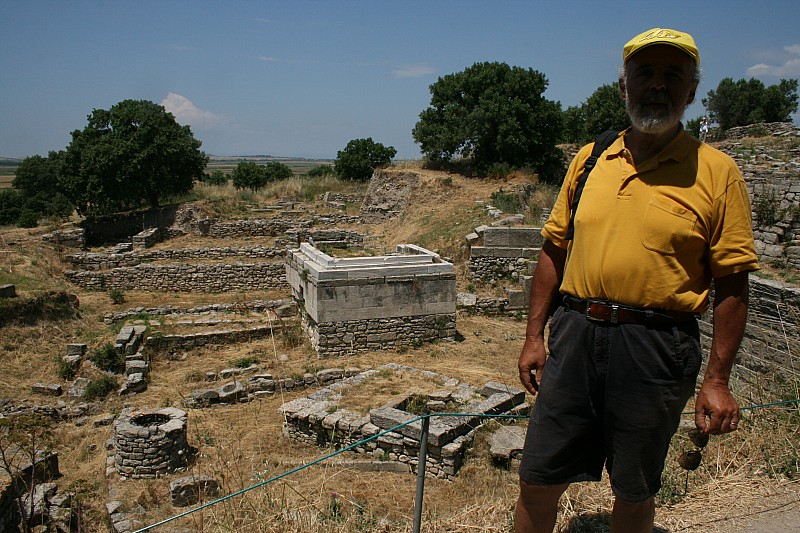  fondamenta di abitazioni ed un tempio.